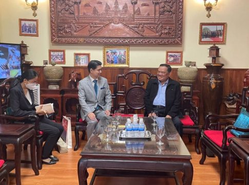 ទីប្រឹក្សាស្ថានទូតចិនជួបញ៉ឹកប៊ុនឆៃនៅគេហស្ថាន