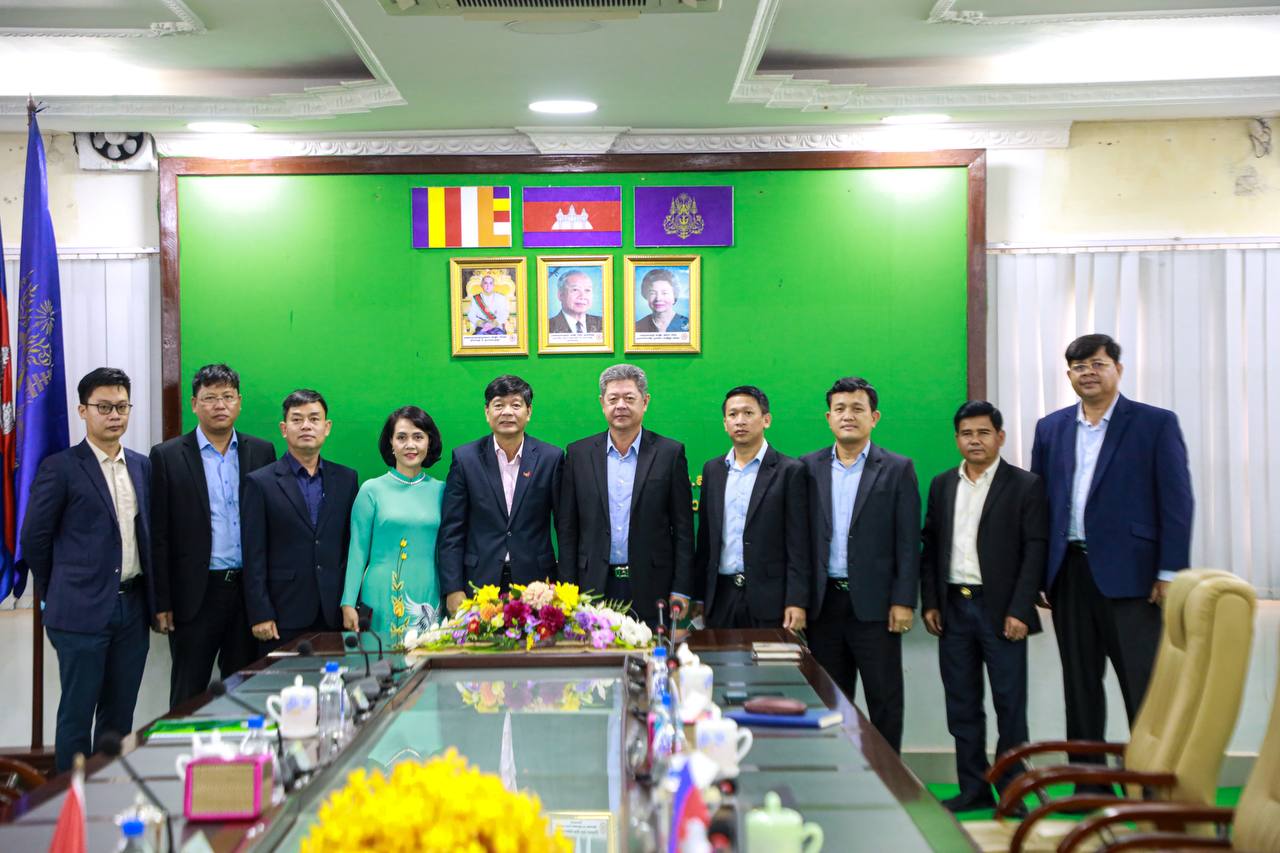 អគ្គកុងស៊ុលវៀតណាមប្រចាំខេត្តព្រះសីហនុ អញ្ជើញជួបសំដែងការគួរសម និងជម្រាបលា ឯកឧត្តម គណៈអភិបាលខេត្តព្រះសីហនុ