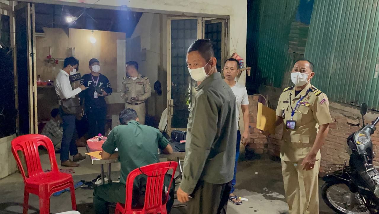 ឃាត់ខ្លួនមេការ ២នាក់ និងរំដោះនារីរងគ្រោះចំនួន ០៣នាក់ ពាក់ព័ន្ធករណីប្រព្រឹត្តិ អំពើសញ្ចារកម្ម