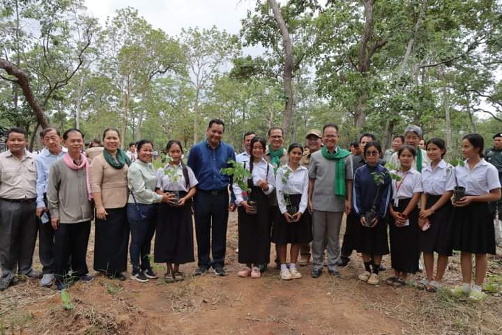 យុទ្ធនាការដាំកូនឈើ ១ម៉ឺន៥ពាន់ដើម នៅខេត្តឧត្តរមានជ័យ ជួយបង្កើនគម្របព្រៃបន្ថែមនៅកម្ពុជា