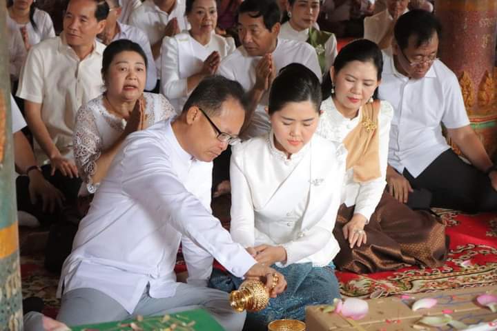 ឯកឧត្តមបណ្ឌិត អ៊ាង សុផល្លែត និងលោកជំទាវ អញ្ជើញប្រគេនទៀនចំណាំព្រះវស្សា ទេយ្យទាន និងបច្ច័យដល់ព្រះសង្ឃចំនួន ២វត្ត ក្នុងស្រុកអូររាំងឪ និងស្រុកត្បូងឃ្មុំ ខេត្តត្បូងឃ្មុំ