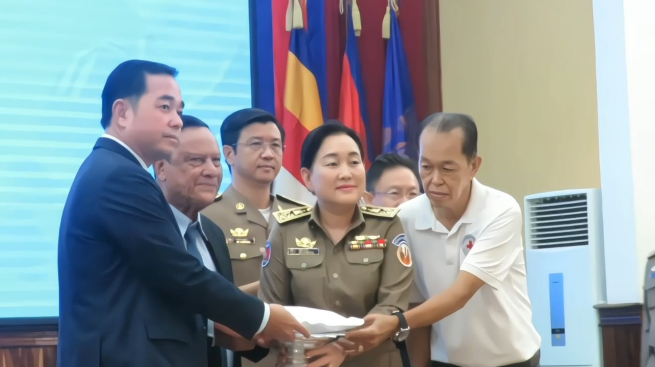 រដ្ឋបាលខេត្តកំពង់ចាម​ទទួលថវិកាពីមន្ត្រីរាជការ និងសប្បុរសជន​ចំនួន២៧០លានរៀលសម្រាប់គាំទ្រដល់​មូលនិធិ​គន្ធបុប្ផា​