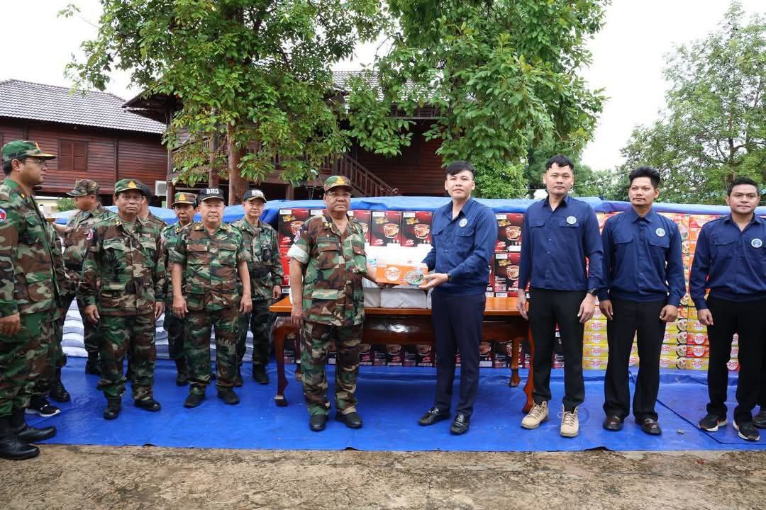 បញ្ជាការដ្ឋានអង្គរក្សប្រចាំការនៅសមរភូមិមុខទិសទី១ ប្រាសាទ​ព្រះវិហារ ទទួលអំណោយពីអ្នកឧកញ៉ា ឡេង ណាវ៉ាត្រា