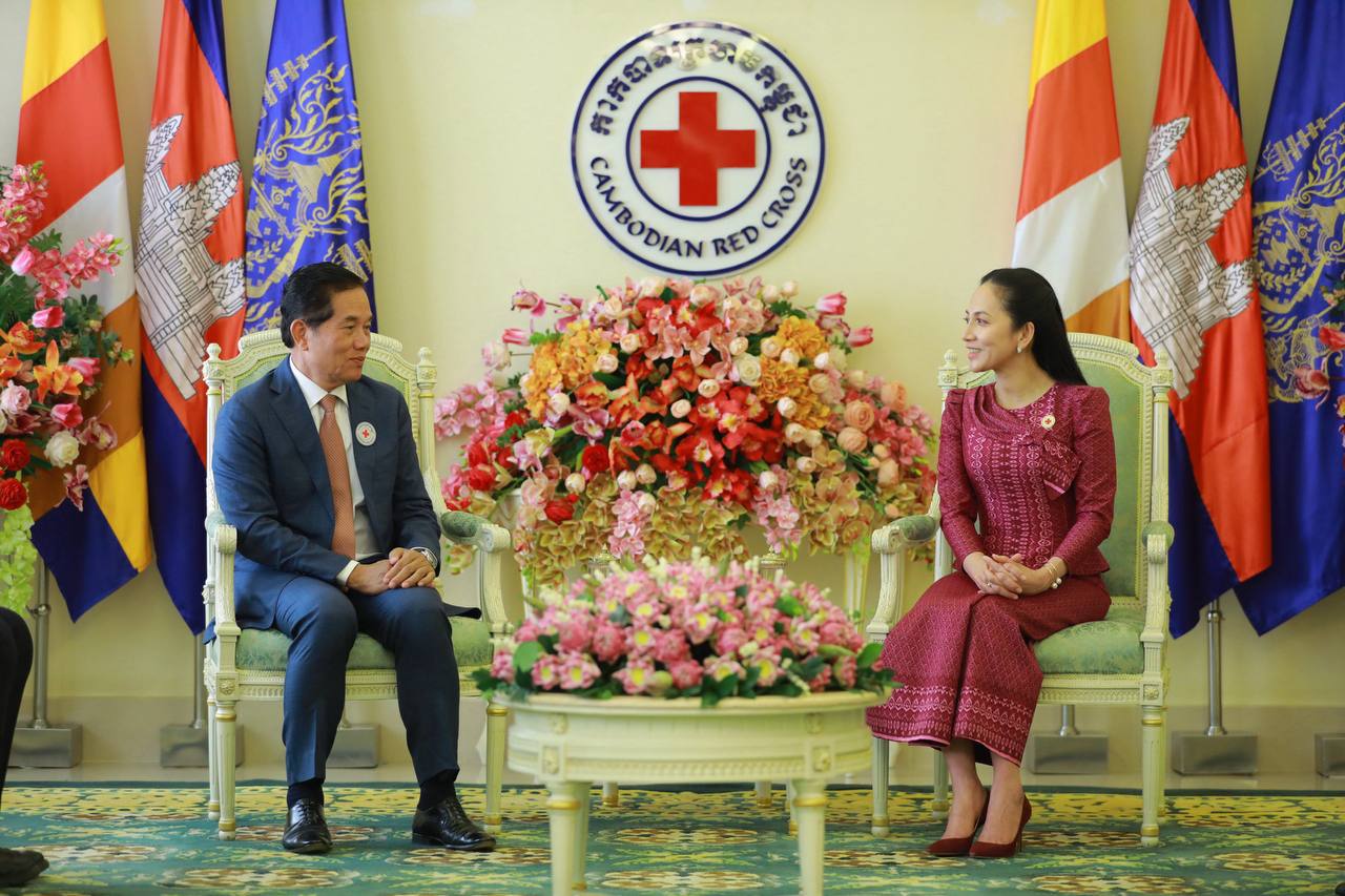 កា​កបាទក្រហមកម្ពុជា ឧបត្ថម្ភថវិកា ៣០ម៉ឺនដុល្លារ ដល់សាខា​កាក​បា​ទក្រហម​កម្ពុជា រាជធានីភ្នំពេញ សម្រាប់ប្រតិបត្តិការមនុស្សធម៌ជួយ​ប្រជាពលរដ្ឋងាយ​រង​គ្រោះបំផុត
