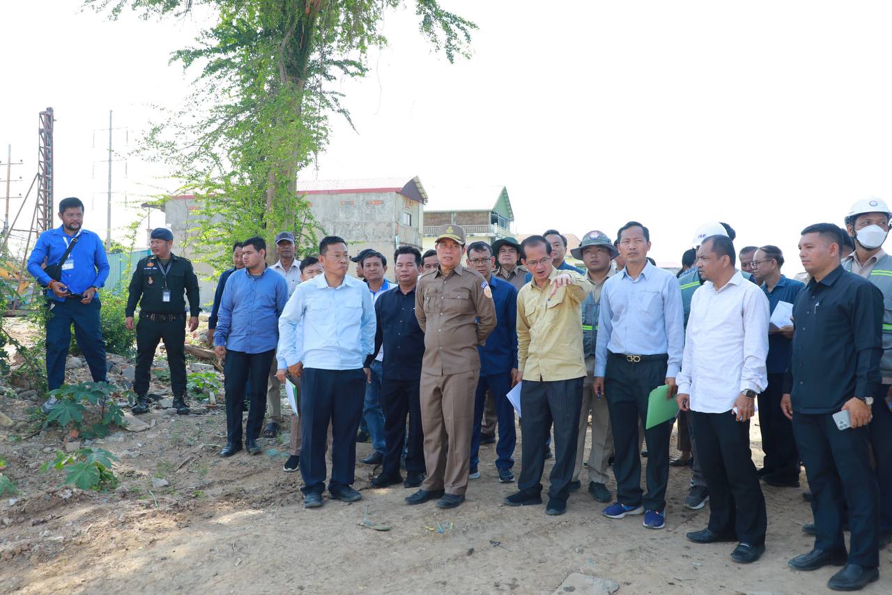 ឯកឧត្ដម ឃួង ស្រេង ដឹកនាំមន្ត្រីជំនាញ ចុះពិនិត្យការស្តាប្រឡាយលូ និងស្ថានីយ៍បូមទឹក ក្នុងខណ្ឌដង្កោ និង ខណ្ឌមានន័យ