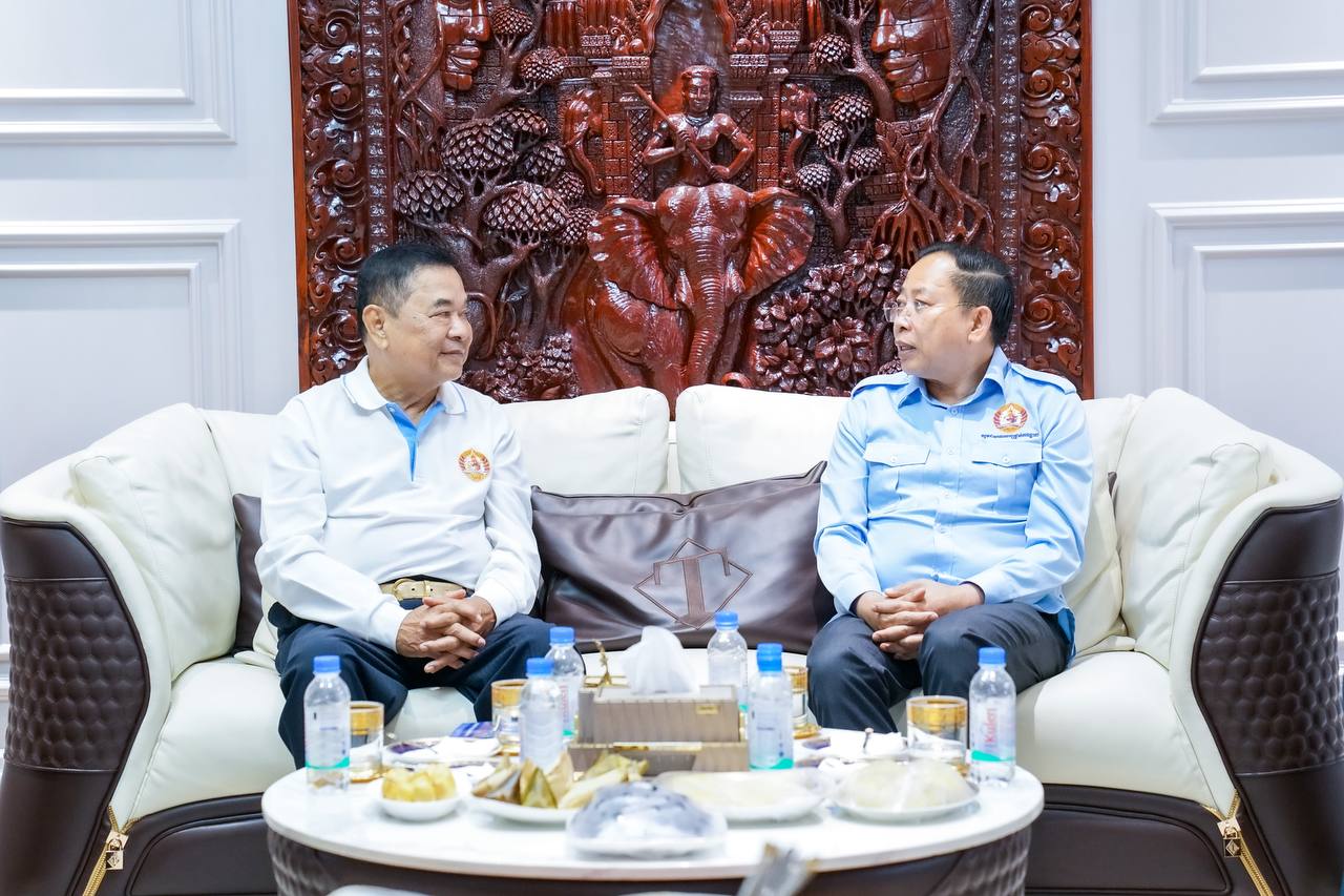 ឯកឧត្តម ចាយ បូរិន តំណាងដ៏ខ្ពង់ខ្ពង់ សម្តេចមហាបវរធិបតី ហ៊ុន ម៉ាណែត អញ្ជើញសួរសុខទុក្ខ ឯកឧត្តម ម៉ែន កួន ដល់គេហដ្ឋាន