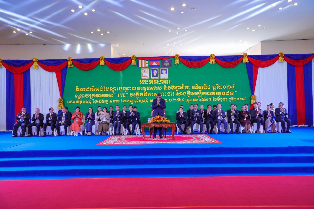 ឯកឧត្តមបណ្ឌិតសភាចារ្យ ហង់ជួន ណារ៉ុន ៖ TVET សាងក្តីសង្ឃឹមដល់យុវជន ដែលស្រឡាញ់ជំនាញវិជ្ជាជីវៈ