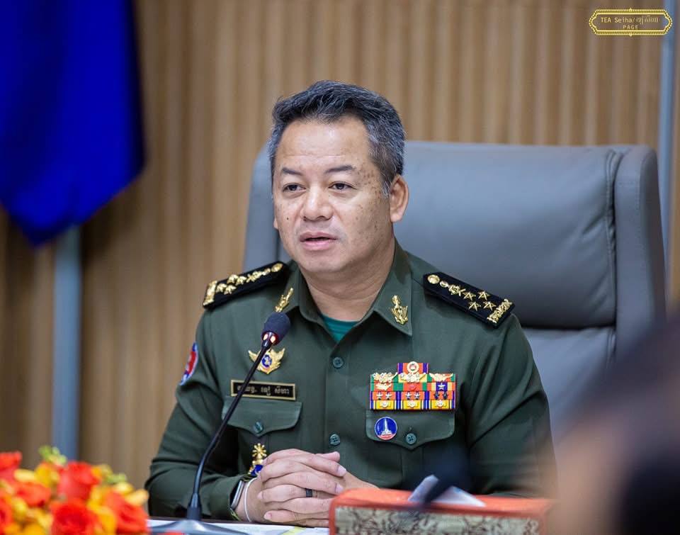 ប្រមុខការពារជាតិ៖ កងទ័ពកម្ពុជាបំពាក់សព្វាវុធដើម្បីការពារបូរណភាពទឹកដី បង្វែកាណុងទៅបន្ទាយរបស់កងទ័ពថៃ មិនមែនបង្វែរកាណុងទៅផ្ទះខ្លួនឯងឡើយ