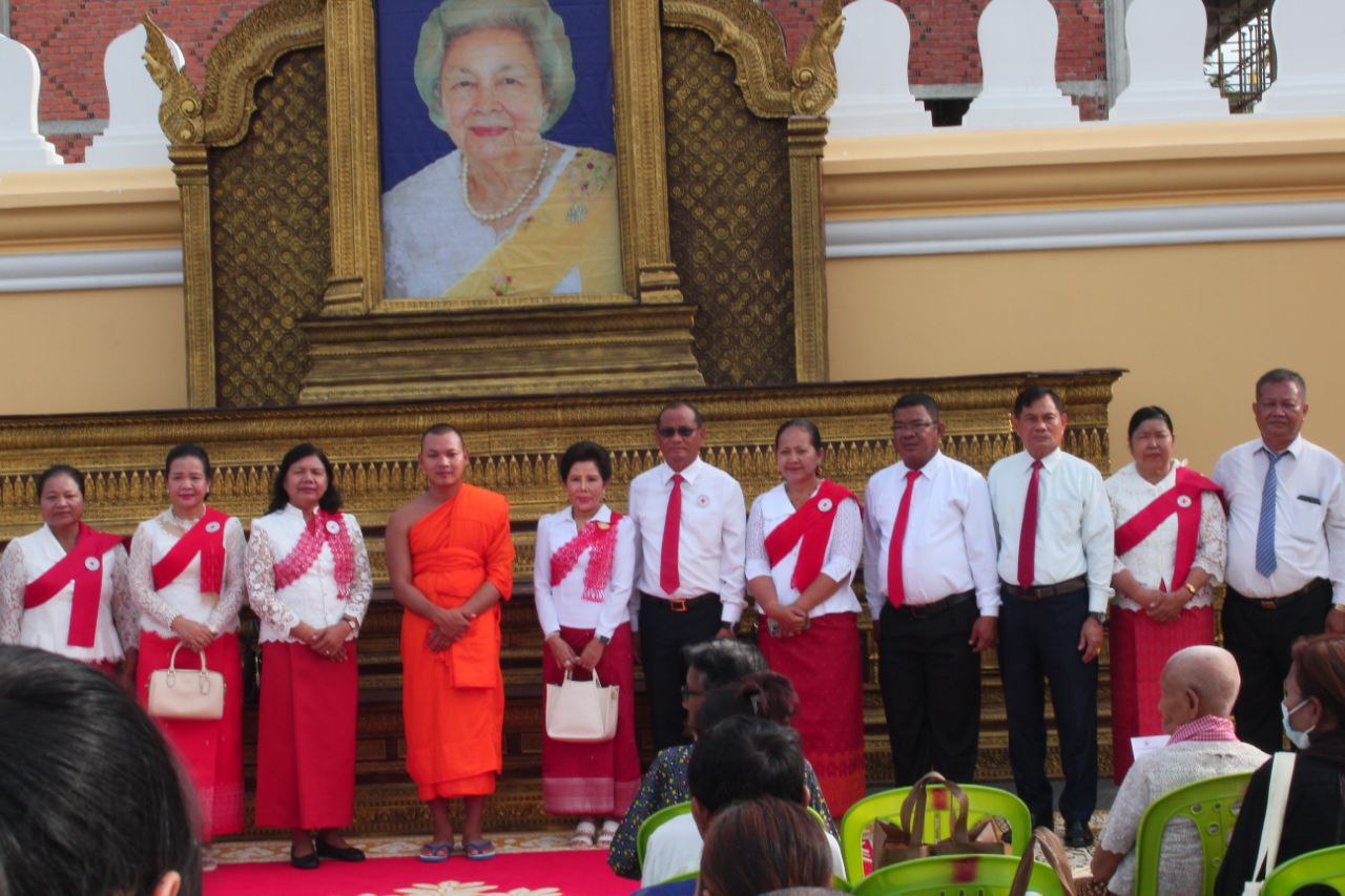 រដ្ឋបាលខេត្តកំពង់ឆ្នាំងប្រារព្ធព្រះរាជពិធីបុណ្យចម្រើនព្រះជន្មសម្ដេចព្រះមហាក្សត្រី នរោត្តម មុនិនាថ សីហនុ