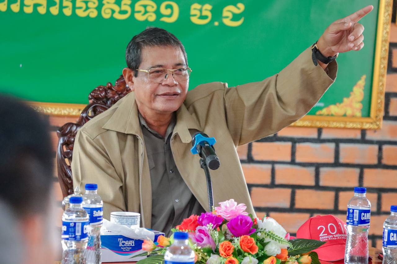 ឯកឧត្តម កែ គឹមយ៉ាន នាំយកអំណោយ ប្រគល់ជូនកងទ័ព ឈរជើង ក្នុងភូមិសាស្រ្តខេត្តបន្ទាយមានជ័យ