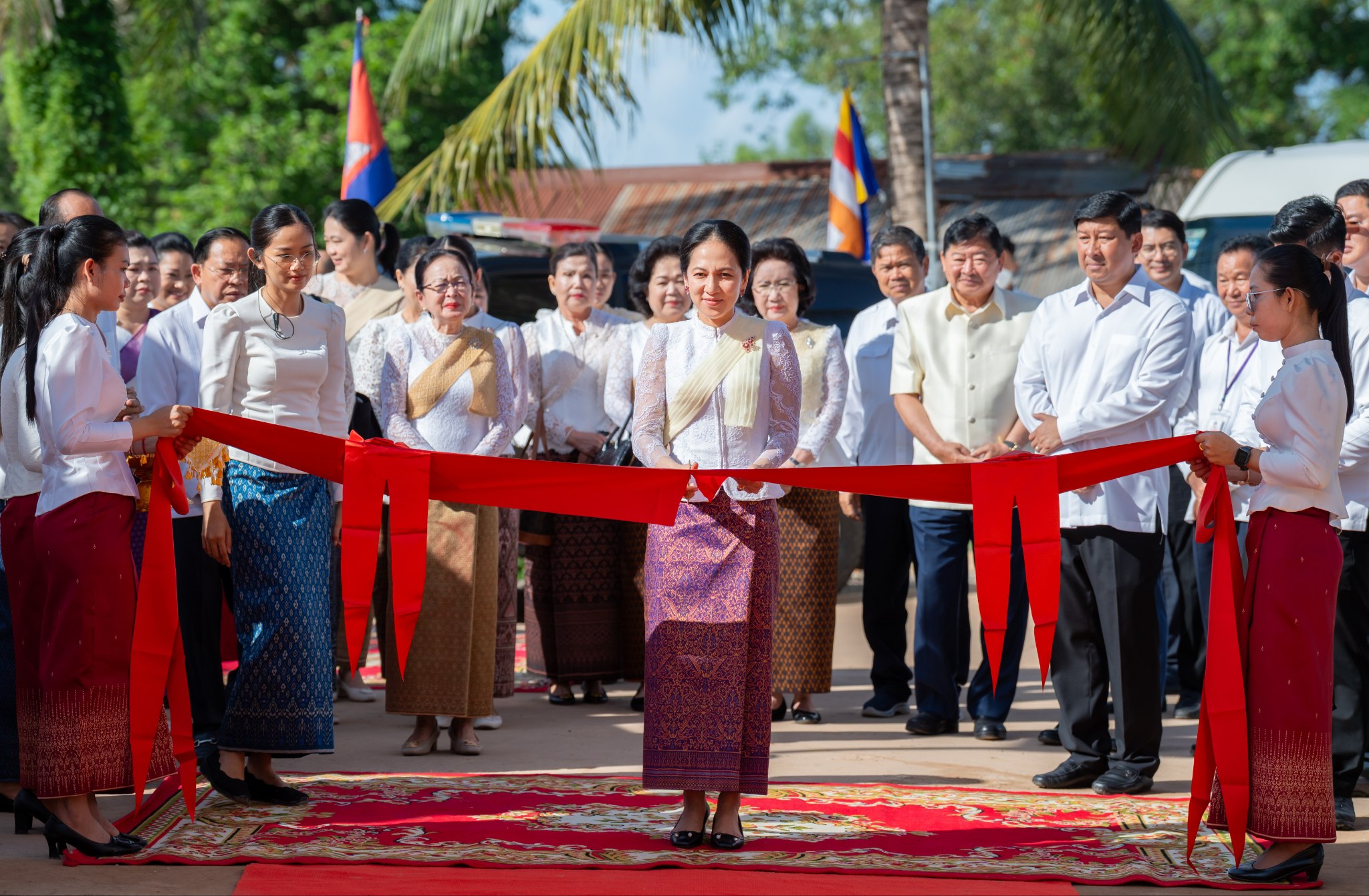 លោកជំទាវបណ្ឌិត ពេជ ចន្ទមុន្នី ហ៊ុន ម៉ាណែត អញ្ជើញបញ្ចុះខណ្ឌសីមា និងសម្ពោធសមិទ្ធផលនានាក្នុងវត្តពោធិព្រឹក្សាខារាម (វត្តតូប)