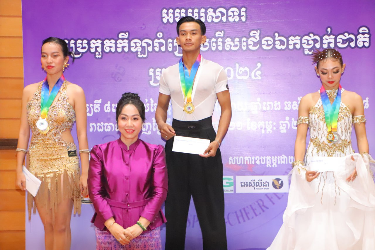 លោកស្រី ហង់ ស៊ីមន ៖ ទោះអត្តពលិកជាងមកប្រជែង ៣០០០នាក់មកពី ៣៧ប្រទេសយ៉ាងណាក្តី ប៉ុន្តែកីឡារាំកម្ពុជានៅមានសង្ឃឹមក្នុងការប្រជែង មេដាយបានជូនជាតិ