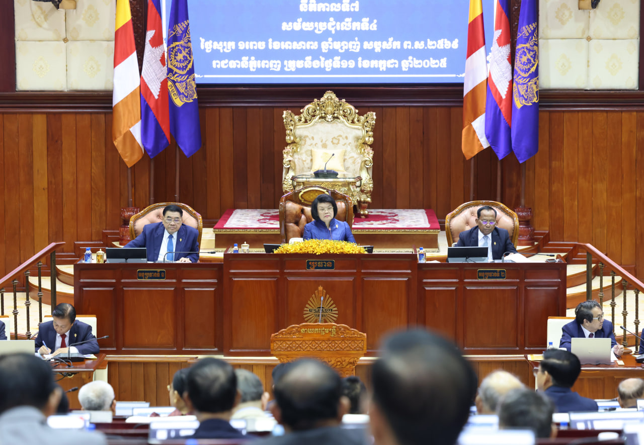 រដ្ឋសភាអនុម័តជាឯកច្ឆន្ទ ដោយសំឡេងគាំទ្រ ១២៥លើ១២៥សំឡេងលើសេចក្តីស្នើច្បាប់ធម្មនុញ្ញស្តីពីវិសោធនកម្មមាត្រា៣៣ នៃរដ្ឋធម្មនុញ្ញ កម្ពុជា