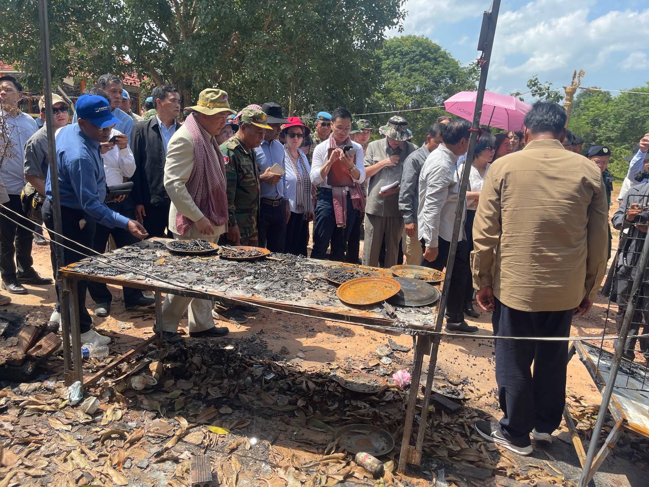 ២២អង្គទូត និង៤អង្គការអន្តរជាតិចុះមើលស្ថានភាពផ្ទះប្រជាពលរដ្ឋ សាលារៀននិងវត្តអារាមដែលរងគ្រោះដោយការវាយប្រហារដោយកងទ័ពសៀម