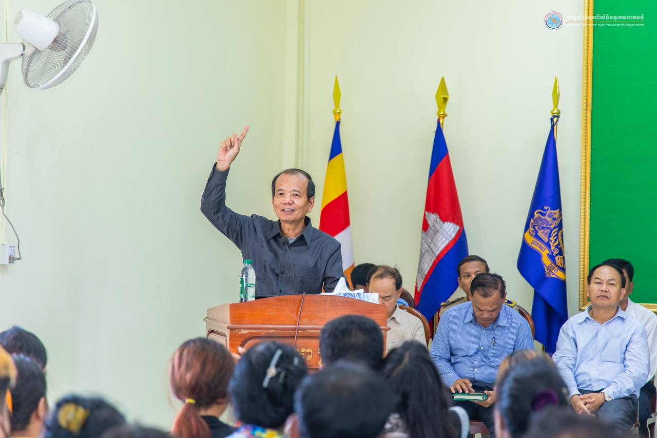 ឯកឧត្តមរដ្ឋមន្ត្រី ជា វ៉ាន់ដេត អញ្ជើញជួបជាមួយពលករ ដែលវិលត្រឡប់ពីប្រទេសថៃចំនួន ៧៩៧នាក់ នៅស្រុកត្រាំកក់ និងក្រុងដូនកែវ