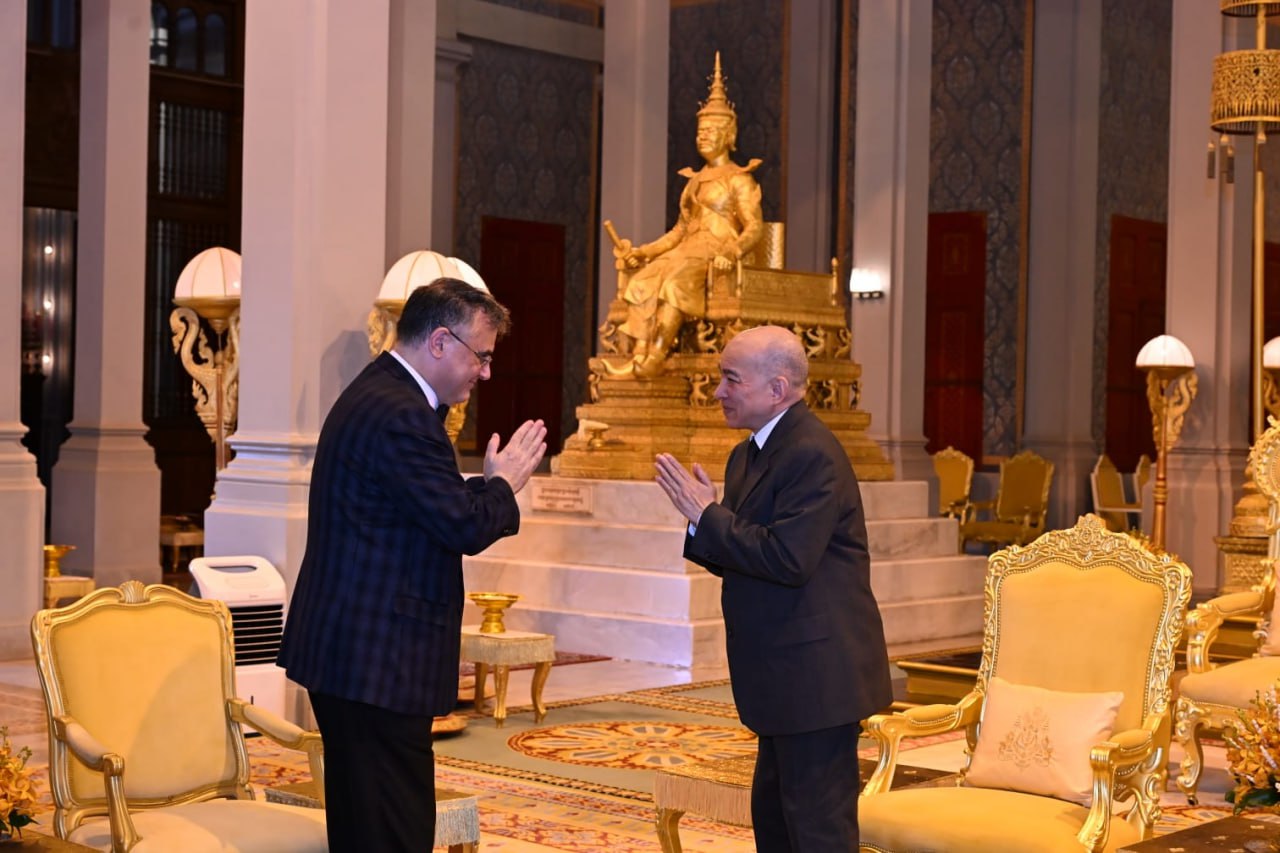 ឯកអគ្គរដ្ឋទូតបារាំងថ្មីប្រចាំកម្ពុជា បានថ្វាយសារតាំងព្រះមហាក្សត្រ នៅព្រះបរមរាជវាំង