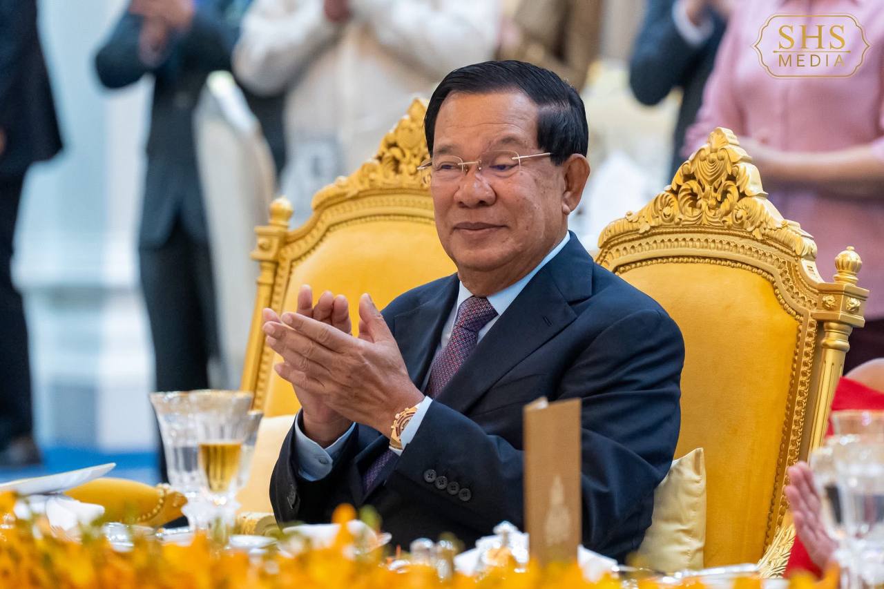 សម្ដេចតេជោ ហ៊ុន សែន ប្រមុខរដ្ឋស្ដីទី និងជាប្រធានព្រឹទ្ធសភានែកម្ពុជា រៀបចំពិធីលៀងសាយភោជន៍ផ្លូវរដ្ឋ ជូនប្រធានាធិបតីហ្វីលីពីន