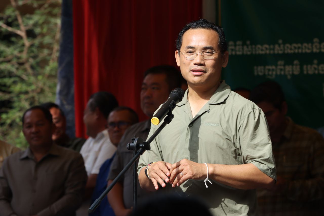 ប្រជាពលរដ្ឋឃុំត្រពាំងប្ញស្សី មានផ្លូវកៅស៊ូក្រាលជំនួសផ្លូវដី