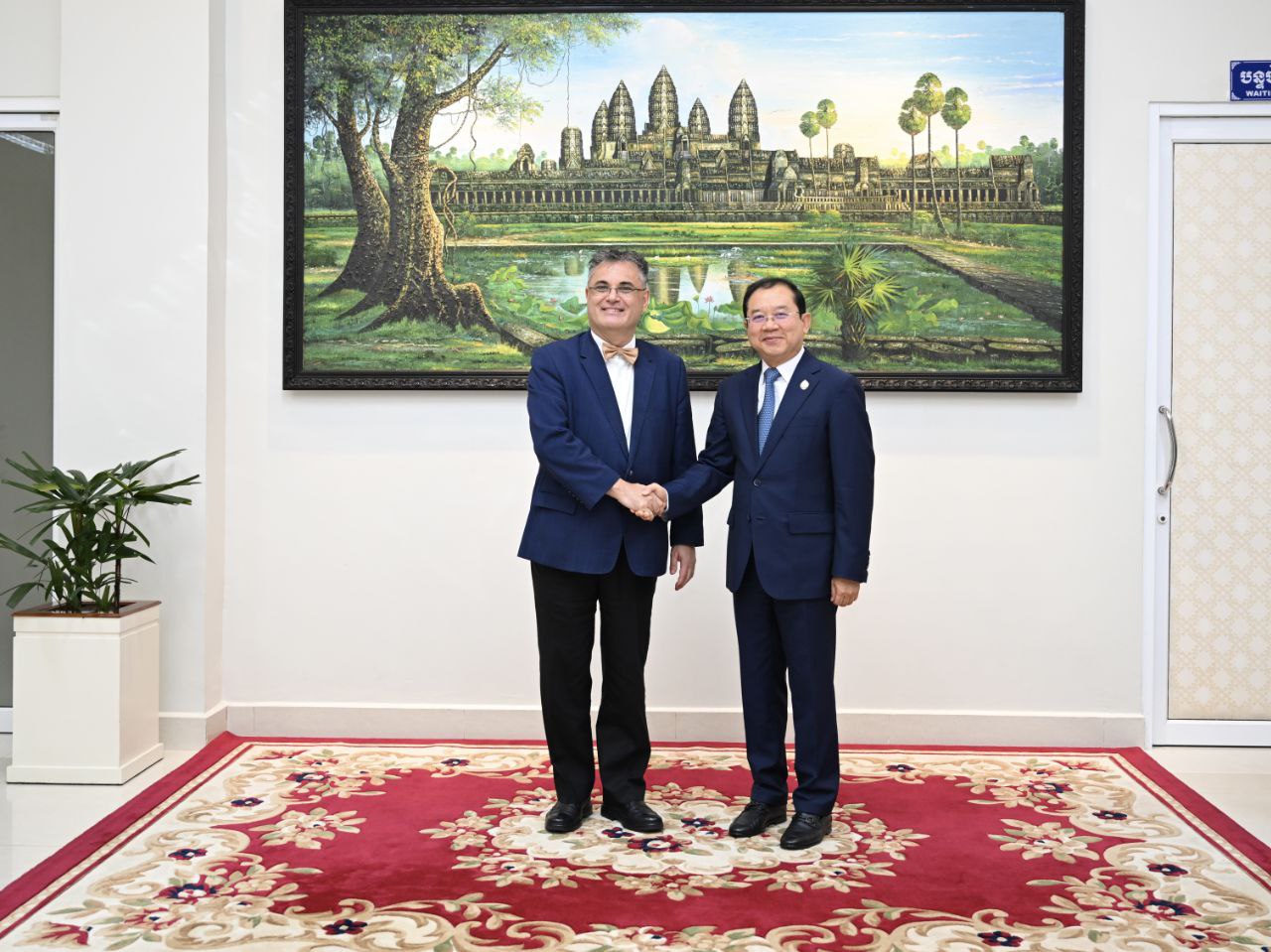 ឯកអគ្គរដ្ឋទូតថ្មីបារាំងប្រចាំកម្ពុជា បញ្ជាក់ពីគោលជំហរ នៃកិច្ចសហប្រតិបត្តិការលើវិស័យសុខាភិបាលជាមួយ កម្ពុជា