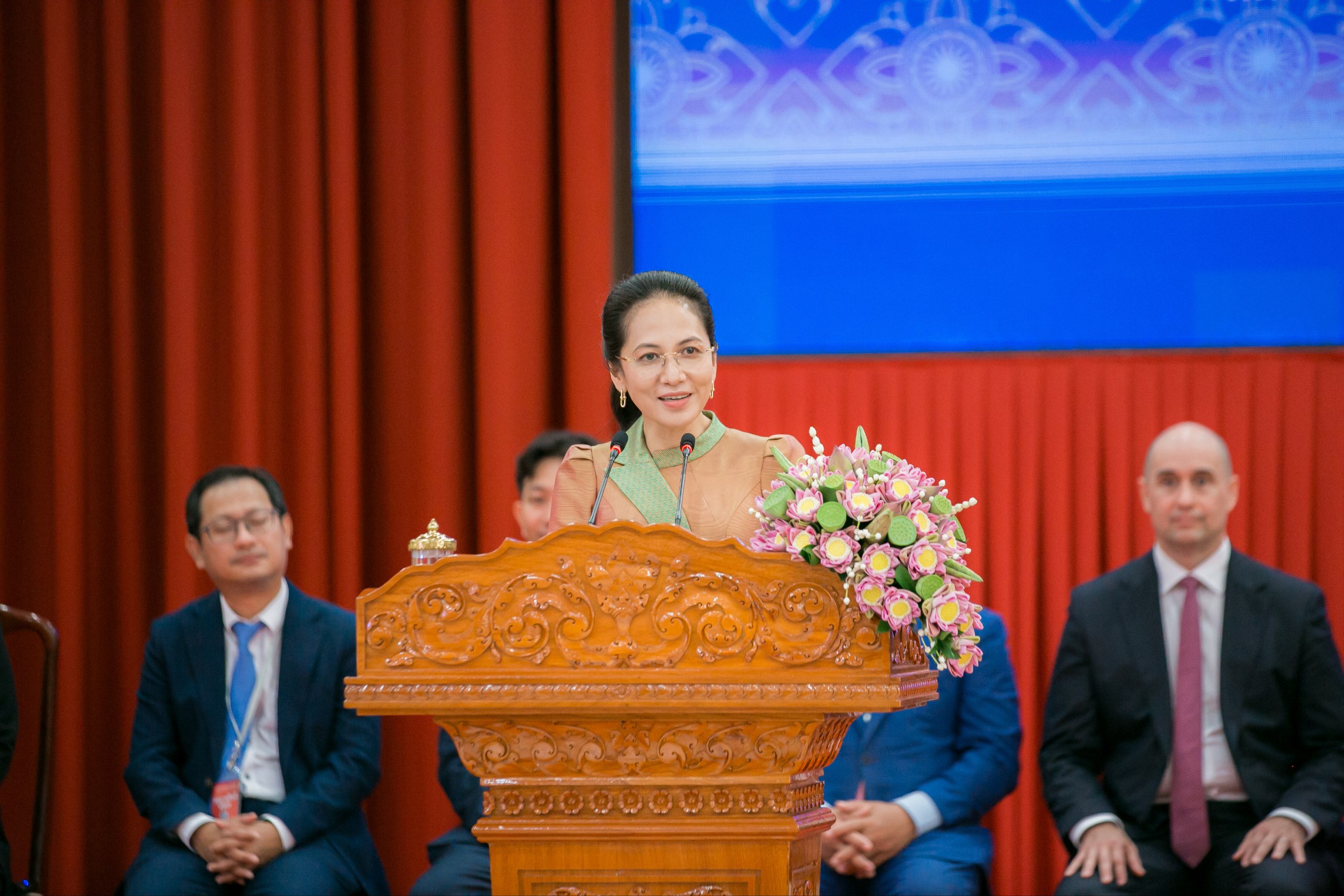 លោកជំទាវបណ្ឌិត ពេជ ចន្ទមុន្នី អញ្ជើញជាអធិបតីក្នុងពិធីបើកពិព័រណ៍ជំនាញសិក្សា និងការងារឆ្នាំ២០២៥