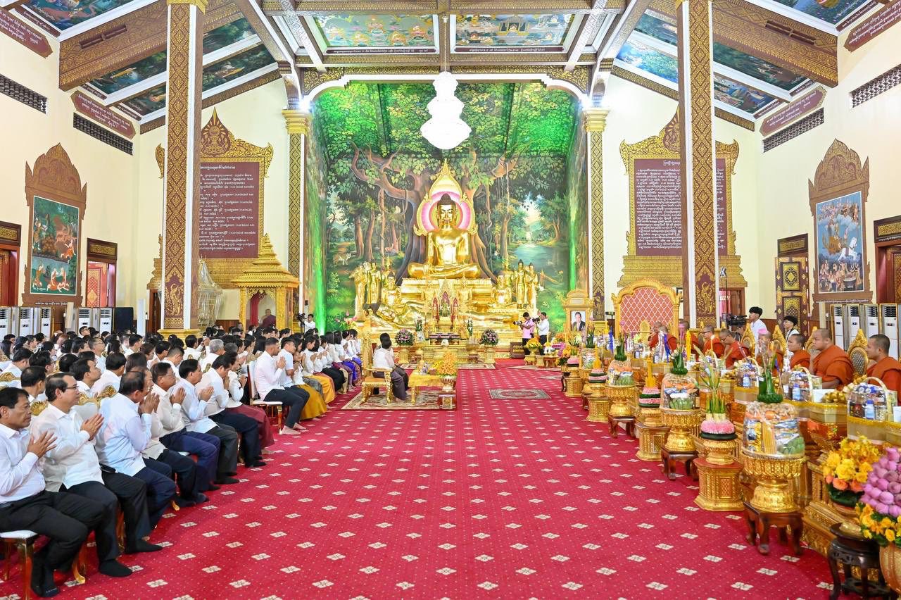 ថ្នាក់ដឹកនាំ និងមន្រ្តីរាជការធនាគារជាតិនៃកម្ពុជា ទទួលកាន់បិណ្ឌវេនទី៧ នៅវត្ត​បុទមវតី ឧទ្ទិសកុសល ជូនបុព្វការីជន និងវីរយុទ្ធជនពលីក្នុងបុព្វហេតុជាតិ