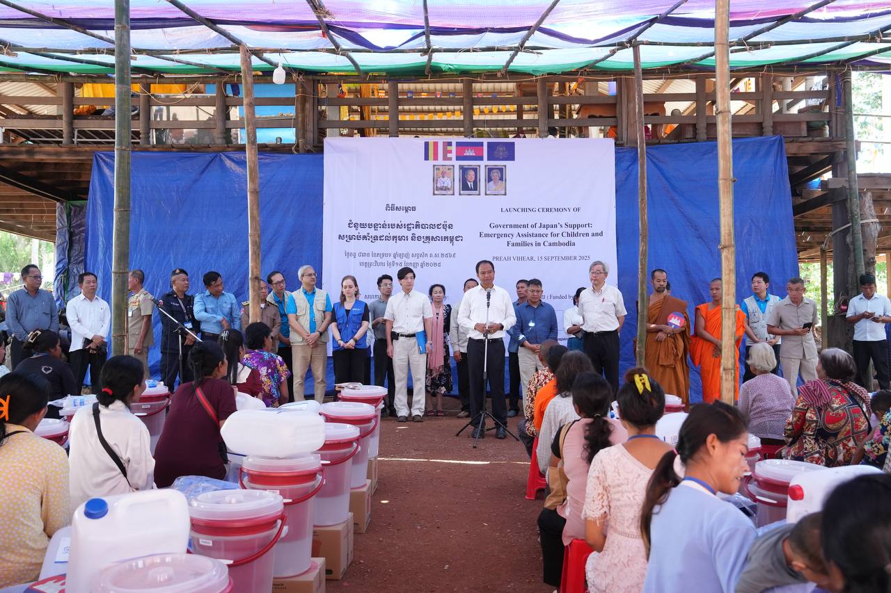 ទូតជប៉ុនប្រចាំកម្ពុជា នាំយកកញ្ចប់ជំនួយបន្ទាន់ទៅប្រគល់ជូនដល់ជនភៀសសឹក២០០គ្រួសារ នៅខេត្តព្រះវិហារ