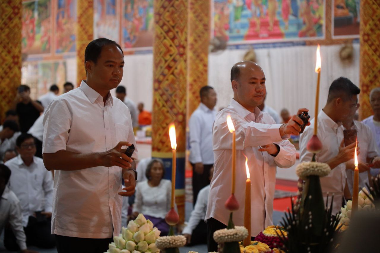 ឧបនាយករដ្ឋមន្ត្រី ហ៊ុន ម៉ានី នាំយកទេយ្យទាន ទេយ្យវត្ថុ ប្រគេនព្រះសង្ឃគង់ចាំព្រះវស្សាអស់កាលត្រីមាសក្នុងពុទ្ធសីមា ២៧វត្ត ក្នុងខេត្តព្រះវិហារ