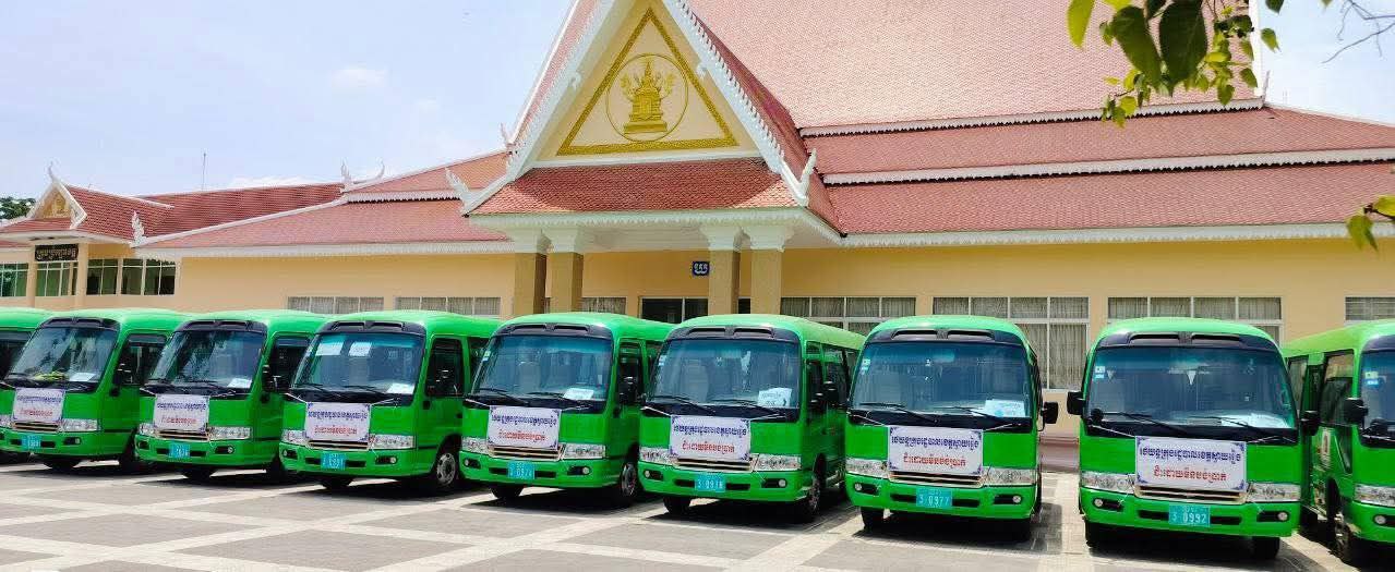 រដ្ឋបាលខេត្តស្វាយរៀង រៀបចំរថយន្តក្រុង ១២គ្រឿង សម្រាប់ដឹក ជញ្ជូនពលរដ្ឋទៅកាន់បណ្តាក្រុង ស្រុកនានា ក្នុងខេត្តស្វាយរៀង រយៈពេល ៦ថ្ងៃ 