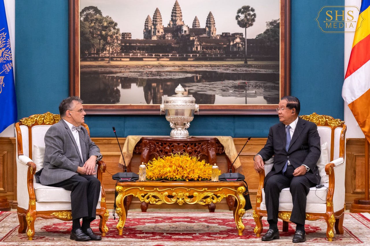 សម្តេចតេជោ ហ៊ុន សែន ស្នើឱ្យបារាំងយកចិត្តទុកដាក់បន្ថែមទៀតក្នុងការតាមដានអំពីស្ថានការណ៍រវាងព្រំដែនកម្ពុជា-ថៃ ជាពិសេសគឺការជំរុញឱ្យភាគីទាំងពីរអនុវត្តនូវបទឈប់បាញ់ឱ្យបានពេញលេញ