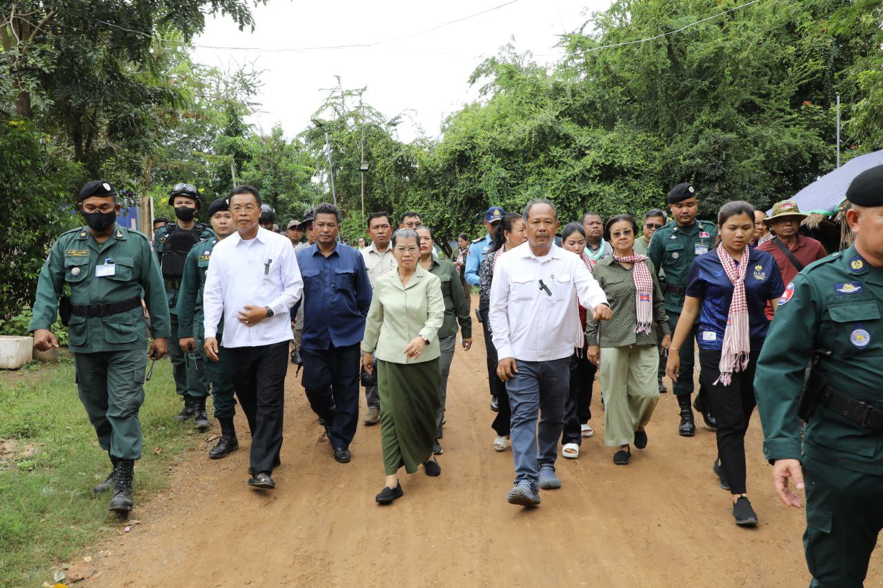 សម្តេច ម៉ែន សំអន ស្នើឱ្យប្រជាពលរដ្ឋដែលរស់នៅតំបន់ព្រំដែន ត្រូវរួមគ្នាអត់ធ្មត់ដើម្បីប្រយោជន៍ជាតិកម្ពុជាទាំងមូល និង​ត្រូវមានជំនឿលើរាជរដ្ឋាភិបាលក្នុងការដោះស្រាយបញ្ហាព្រំដែនកម្ពុជា-ថៃ