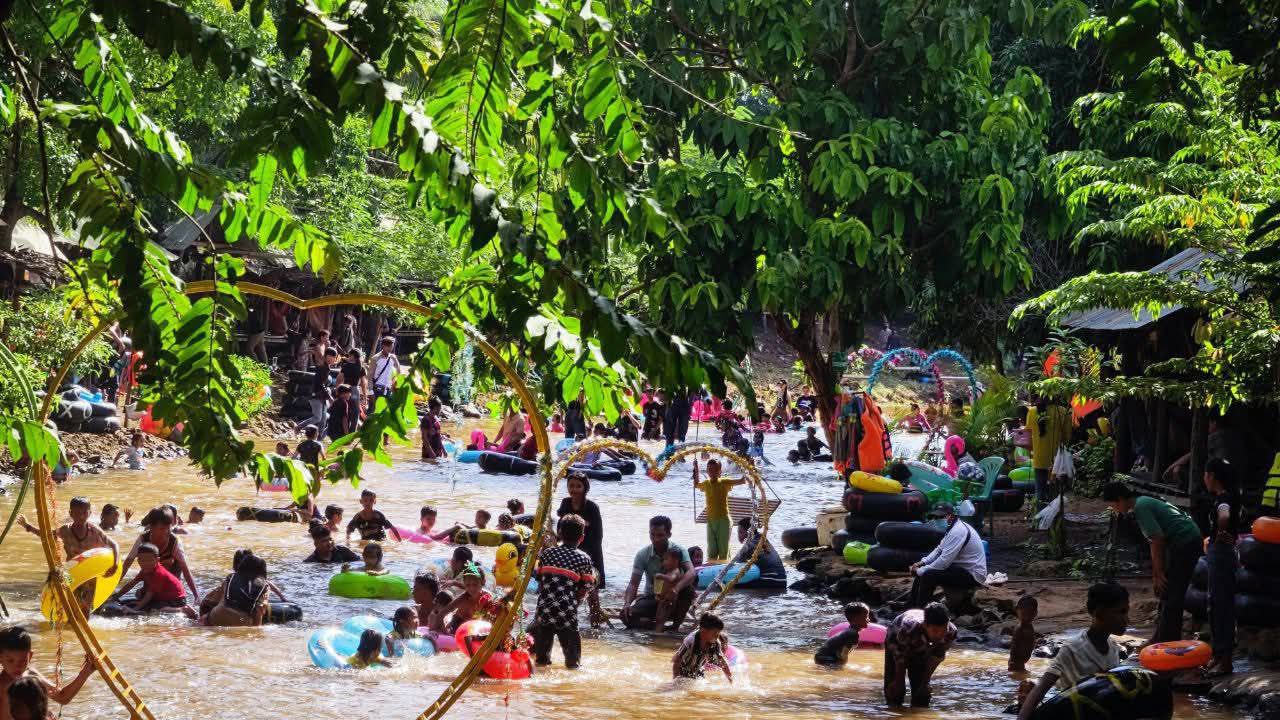 បុណ្យ​ភ្ជុំបិណ្ឌប្រពៃណីជាតិខ្មែរ ឆ្នាំនេះ ខេត្តកំពង់ចាម ទទួល​បាន​ភ្ញៀវ​​ទេសចរមកលេងកំសាន្ត ប្រមាណជាង ២១ម៉ឺននាក់