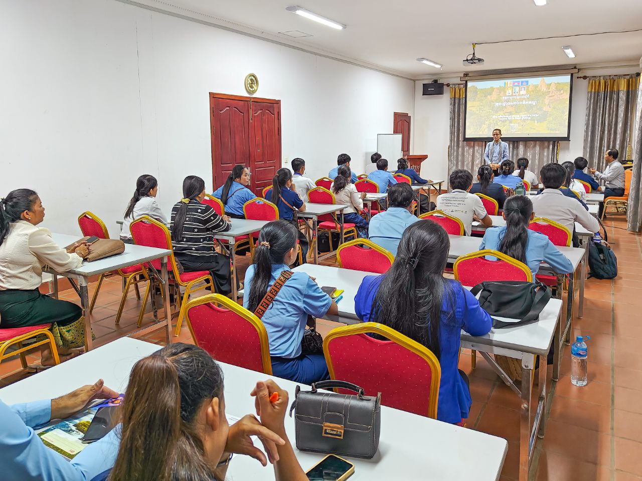 អាជ្ញាធរជាតិអប្សរា រៀបចំវគ្គបណ្ដុះបណ្ដាល «គ្រូបង្គោលអប់រំបេតិកភណ្ឌ» ឲ្យយល់ដឹងអំពីបេតិកភណ្ឌ ប្រវត្តិសាស្រ្ត និងអារ្យធម៌អង្គរ