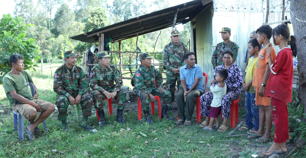 សង់ផ្ទះថ្មីជូនក្រុមគ្រួសារអតីតយុទ្ធជនមួយគ្រួសារនៅស្រុកកំពង់ស្វាយ