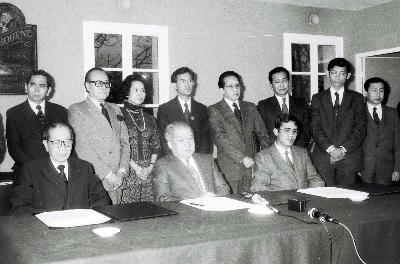 “ការបញ្ចប់ជម្លោះកម្ពុជាតាមរយៈមធ្យោបាយសន្តិវិធី”