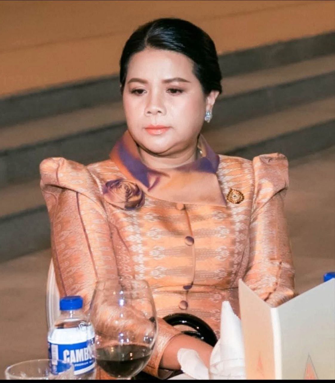 ប្រមុខរដ្ឋស្ដីទីកម្ពុជា បញ្ចប់គោរមងារ ឧកញ៉ា អ៊ឹម សុផាន់ណារិទ្ធ ម្ចាស់ក្រុមហ៊ុនចែកចាយសាច់ច្រើនប្រភេទ