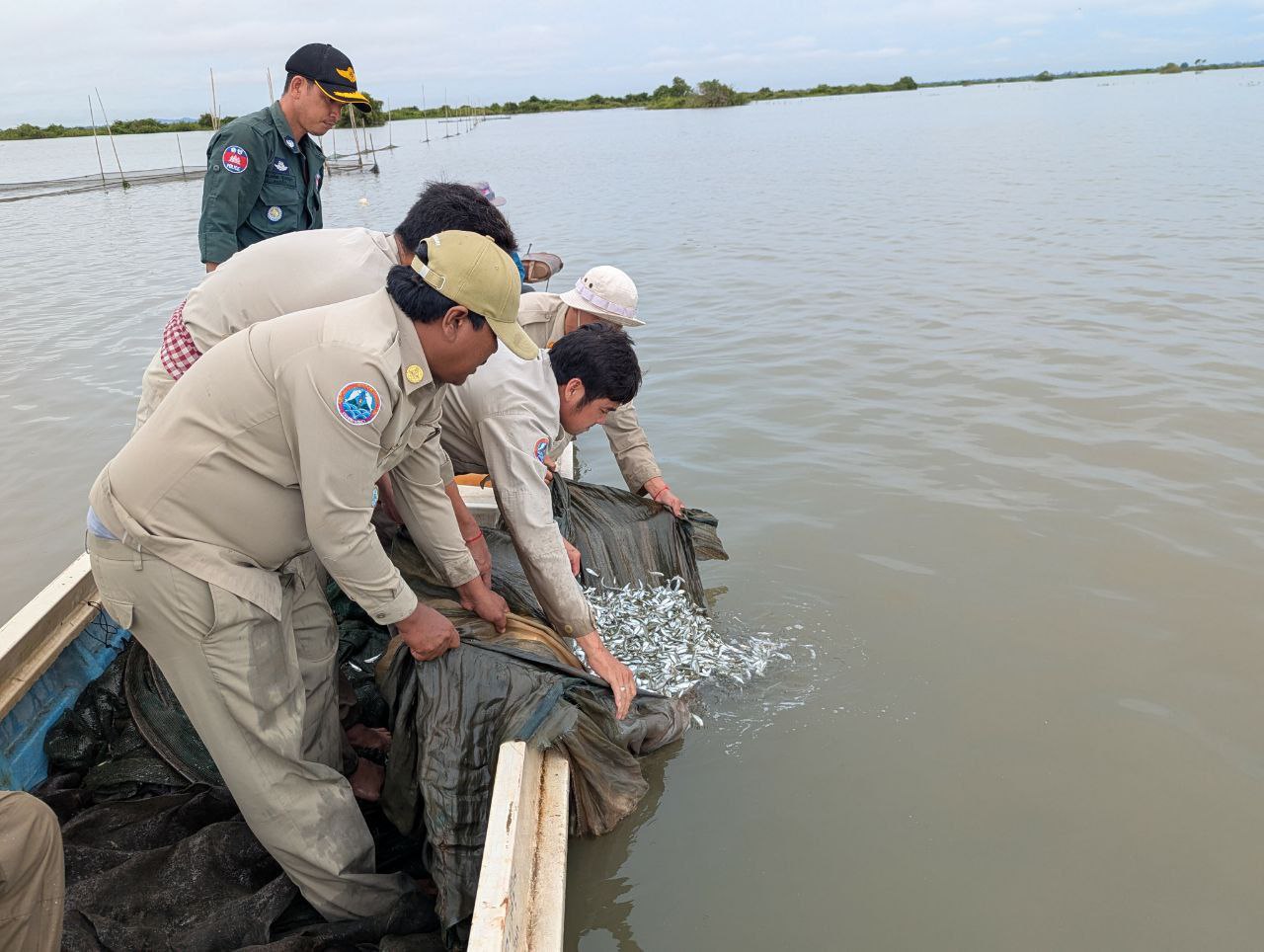 ឧបករណ៍នេសាទខុសច្បាប់ជាច្រើនមុខ ត្រូវបានខណ្ឌរដ្ឋបាល​ជលផលកំពង់ចាមបង្រ្កាប