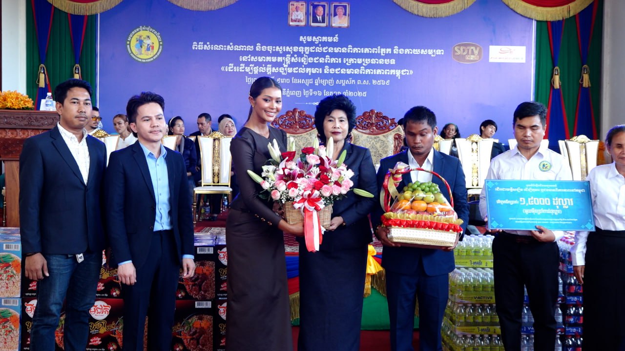 កញ្ញា កុយ អេនណា ត្រូវបានចាត់ទុកជាគំរូវិរៈភាពបង្ហាញពីភាពរឹងមាំតស៊ូរបស់ស្រ្តីដែលជាអ្នករកផលប្រយោជន៍ជួយដល់សង្គម