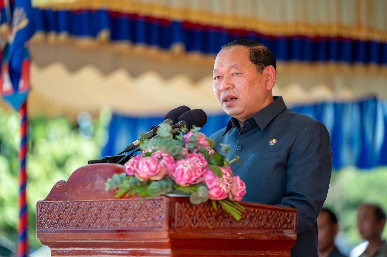 បើកការដ្ឋានធ្វើផ្លូវកៅស៊ូនិងបេតុងប្រវែងជាង៤០គីឡូម៉ែត្រនៅខេត្តកំពង់ឆ្នាំង បើកការដ្ឋាន