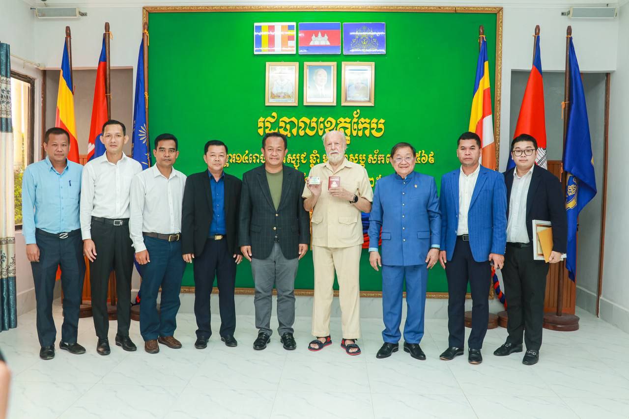 លោក ក្លែន ន័បឺត ហាន់(Klein Norbert Hans)ជនជាតិអាល្លឹម៉ង់សញ្ជាតិអាល្លឺម៉ង់ត្រូវបានព្រះករុណាព្រះបាទសម្តេចព្រះបរមនាថ នរោត្តម សីហមុនី ព្រះមហាក្សត្រ នៃព្រះរាជាណាចក្រកម្ពុជាត្រាស់បង្គាប់ ផ្តល់សញ្ជាតិខ្មែរ