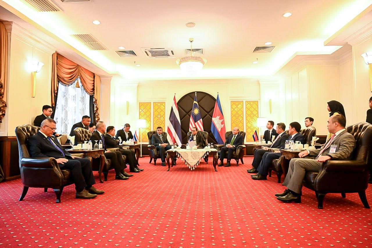 ជំនួបត្រីភាគីរវាងរដ្ឋមន្ត្រីក្រសួងការពារជាតិកម្ពុជា-ម៉ាឡេស៊ី-ថៃ៖​ ឯកភាពគ្នាក្នុងការបន្តខិតខំថែរក្សាសន្ទុះនៃការស្វែងរកសន្តិភាពឡើង​វិញ​