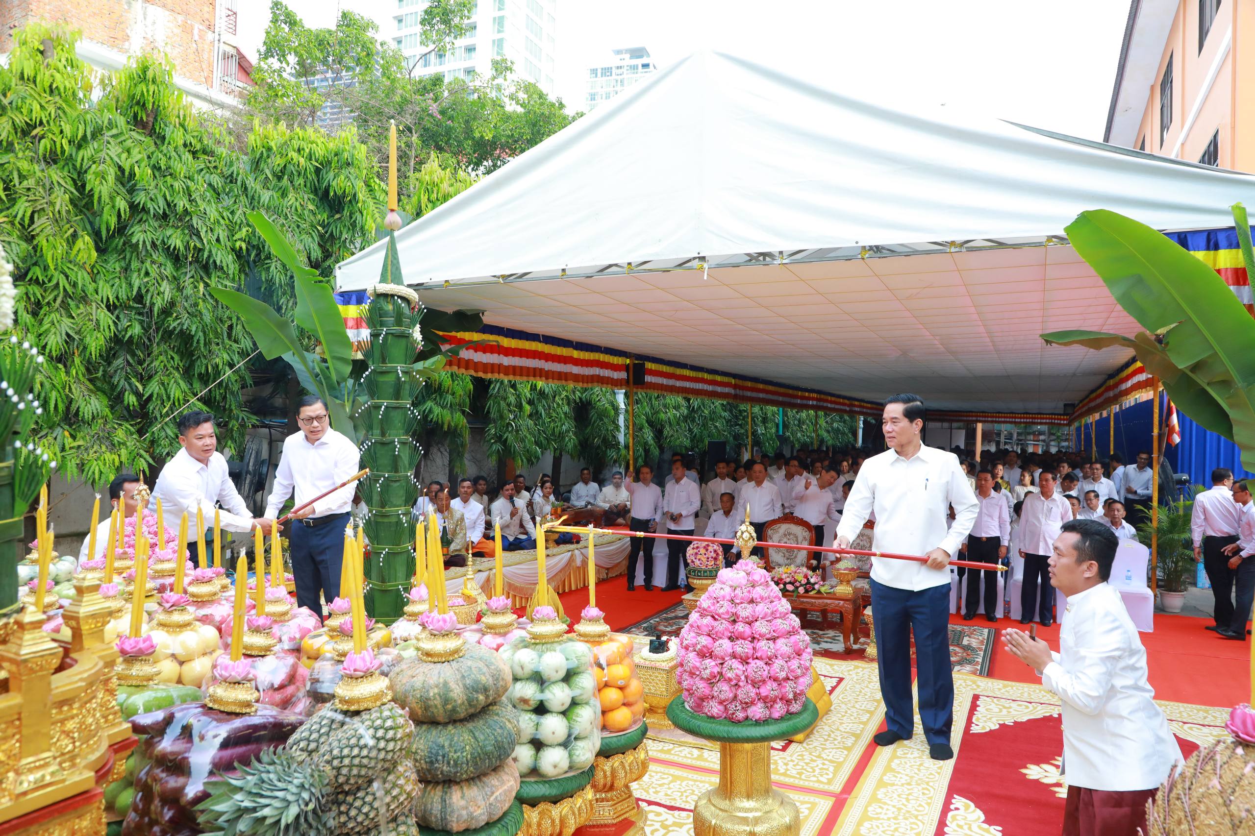 អគ្គលេខាធិការព្រឹទ្ធសភា និង រដ្ឋបាលរាជធានីភ្នំពេញ បើកការដ្ឋានសាងសង់ប្រព័ន្ធរំដោះទឹក នៅវិមានព្រឹទ្ធសភា