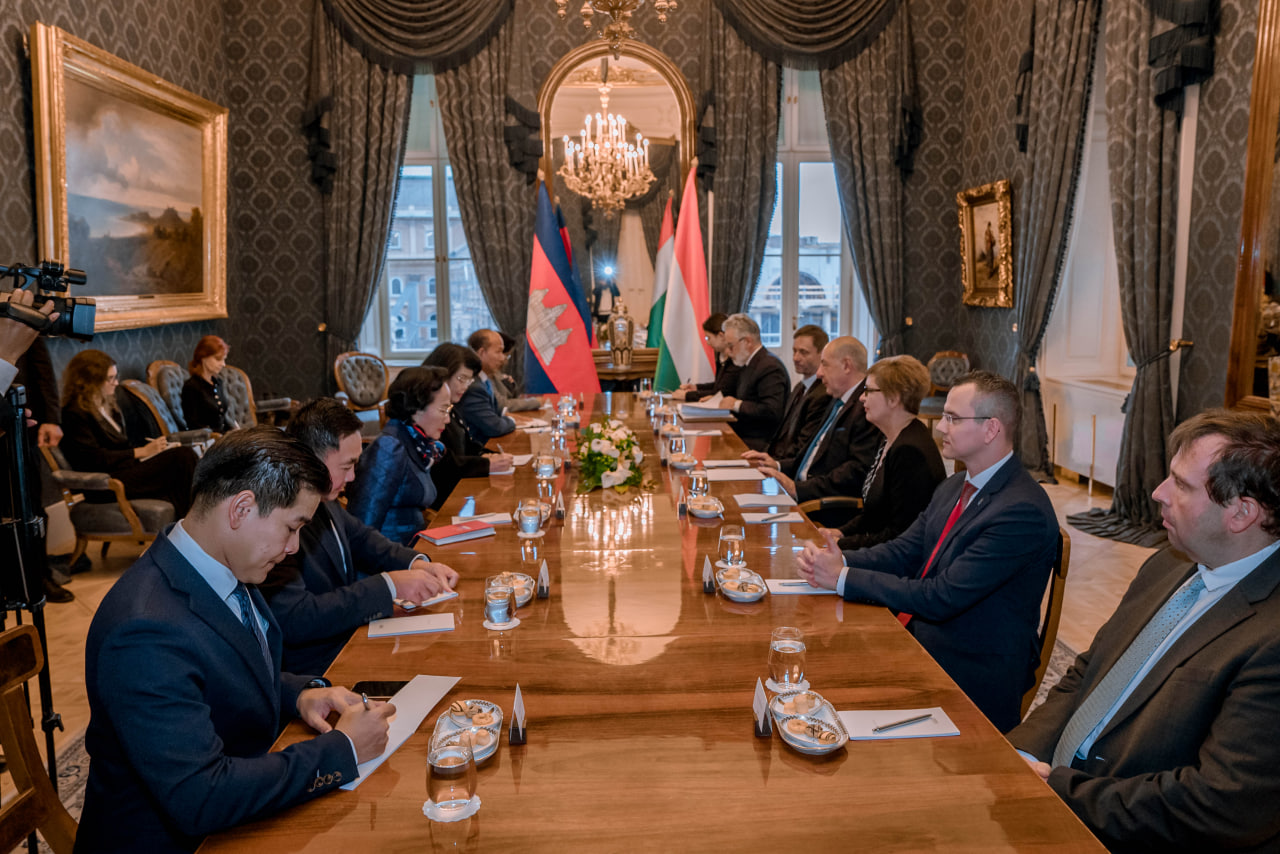 ប្រធានាធិបតីប្រទេសហុងគ្រី អបអរសាទរកិច្ចព្រមព្រៀងសន្តិភាពរវាង កម្ពុជា និង ថៃ