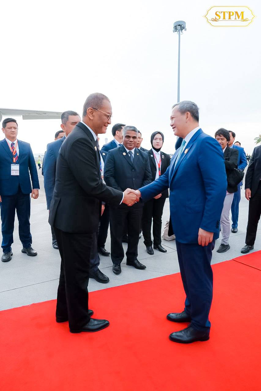 សម្ដេច ហ៊ុន ម៉ាណែត ដឹកនាំគណៈប្រតិភូរាជរដ្ឋាភិបាលកម្ពុជា ធ្វើមាតុភូមិនិវត្តន៍វិញ បន្ទាប់ពីបញ្ចប់បេសកកម្មនៃកិច្ចប្រជុំកំពូលអាស៊ាន និងកិច្ចប្រជុំកំពូលពាក់ព័ន្ធ នៅម៉ាឡេស៊ី