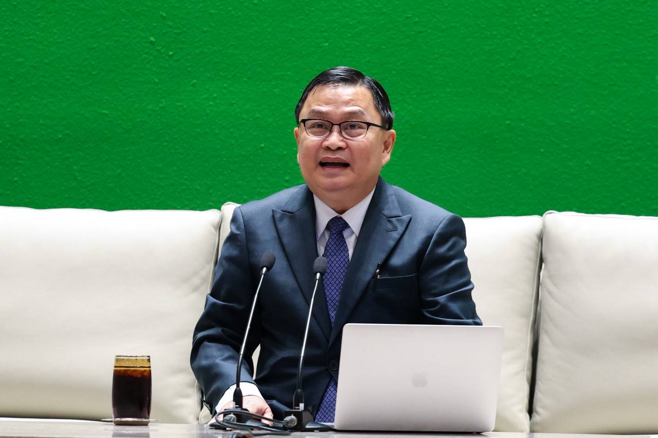 រដ្ឋមន្ត្រីប្រតិភូអមនាយករដ្ឋមន្ត្រី សង្ខេបលទ្ធផលនៃបេសកកម្មសម្តេចធិបតី ហ៊ុន ម៉ាណែត ក្នុងកិច្ចប្រជុំកំពូលអាស៊ាន លើកទី៤៧ និងកិច្ចប្រជុំកំពូលពាក់ព័ន្ធ នៅទីក្រុងគួឡាឡាំពួ