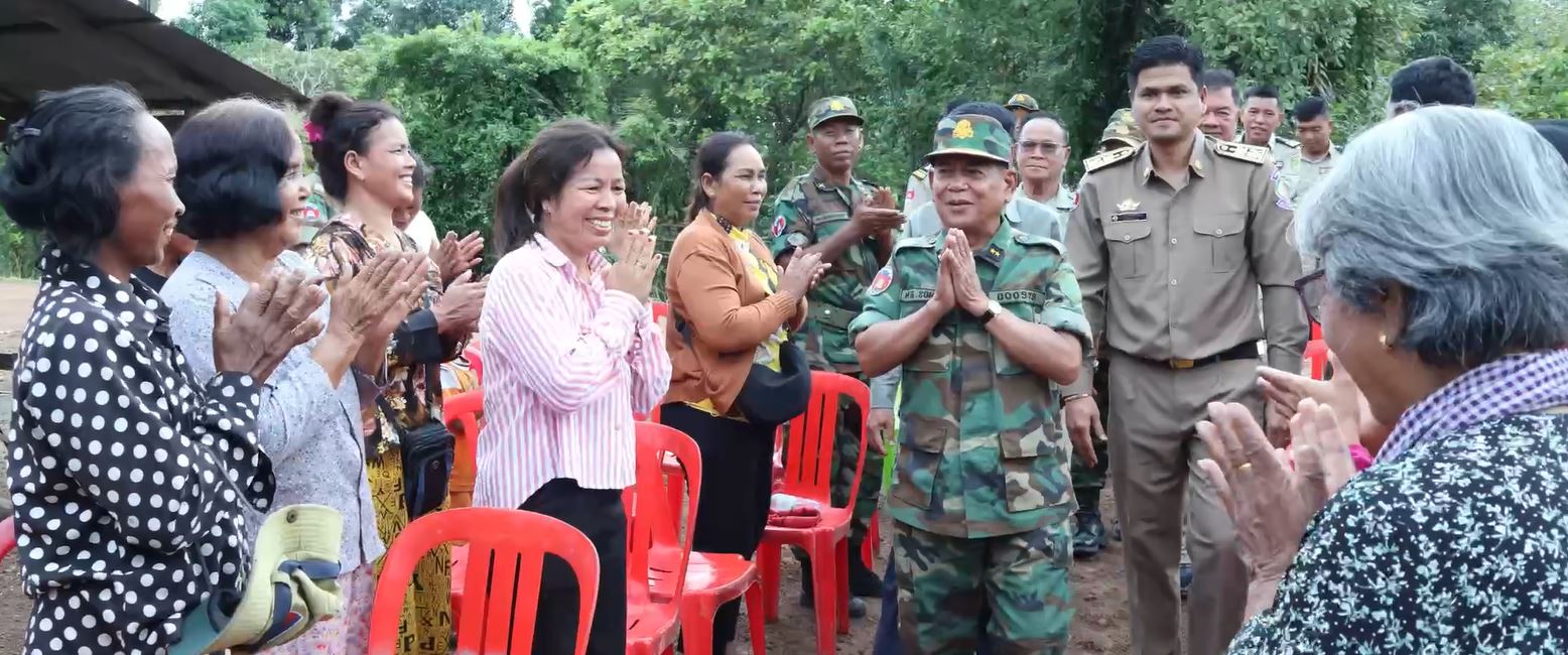 គ្រួសារអតីតយុទ្ធជនពលីដោយសារសង្គ្រាមនៅស្រុកប្រាសាទបល្ល័ង្កបានទទួលផ្ទះថ្មី ពីសម្ដេចតេជោ ហ៊ុន សែន និងសម្ដេចកិតិ្តព្រឹទ្ធបណ្ឌិត