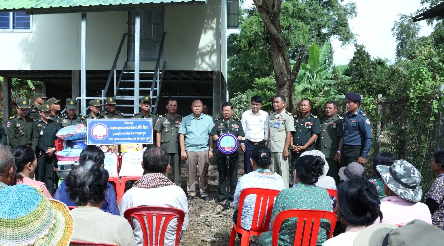 អតីតយុទ្ធជនពិការដោយសារសង្គ្រាមនៅក្រុងស្ទឹងសែនបានទទួលផ្ទះថ្មីពីសម្ដេចតេជោ និងសម្ដេចកិត្តិព្រឹទ្ធបណ្ឌិត