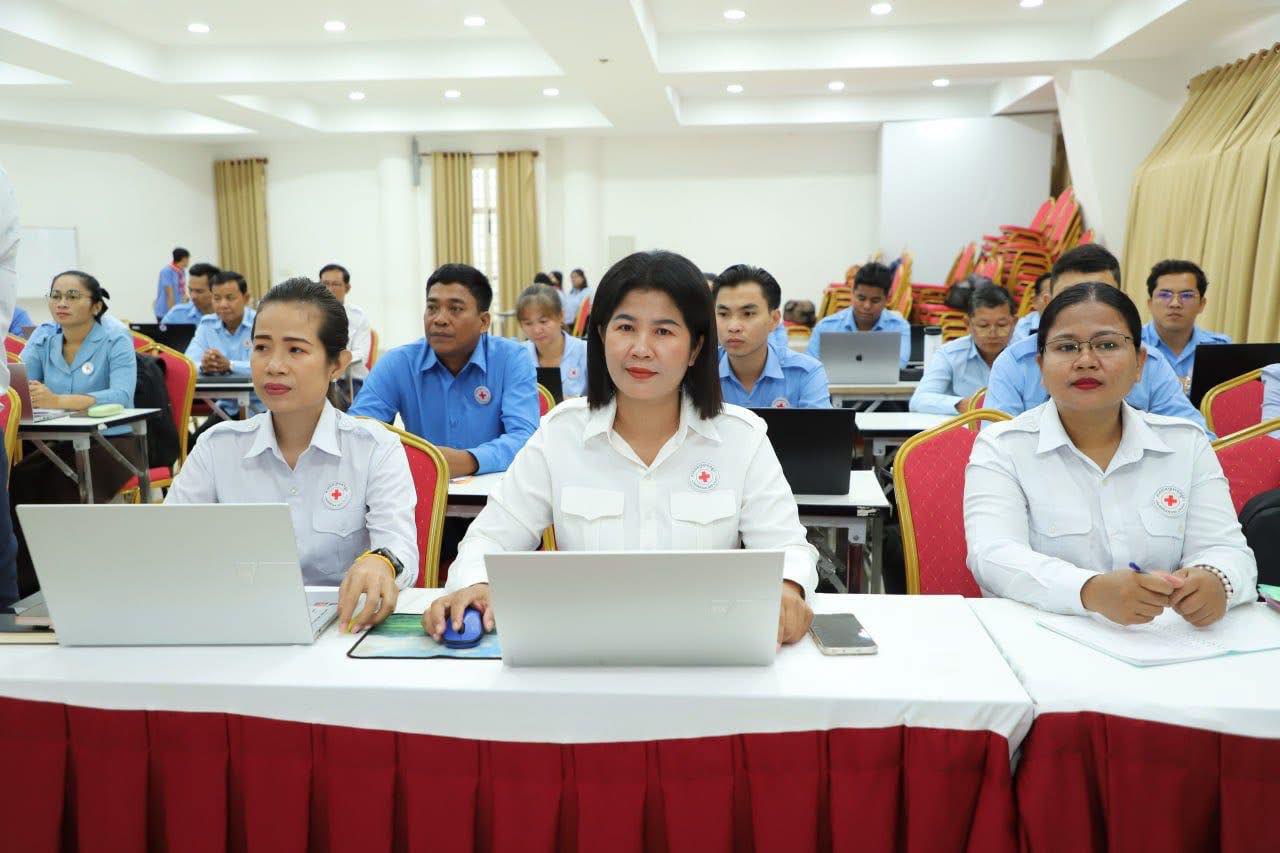 កាកបាទក្រហមកម្ពុជា បើកវគ្គបណ្តុះបណ្តាលស្តីពីប្រព័ន្ធគ្រប់គ្រងទិន្នន័យយុវជន និងអ្នកស្ម័គ្រចិត្ត ជូនដល់មន្ត្រីទទួលបន្ទុកការងារយុវជន និងអ្នកស្ម័គ្រចិត្តទាំង ២៥ សាខារាជធានី-ខេត្ត