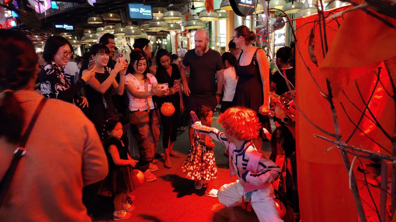 រាត្រីហាលឡូវីននៅផាប់ស្រ្ទីត សៀមរាប ២០២៥ ទាក់ទាញការចាប់អារម្មណ៍ខ្លាំងពីភ្ញៀវ