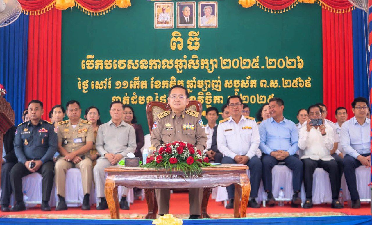 អភិបាលខេត្តបាត់ដំបង ក្រើនរំលឹកដល់សិស្សានុសិស្ស ក្នុងថ្ងៃបើកបវេសនកាលឆ្នាំសិក្សាថ្មី ឲ្យបន្តយកចិត្តទុកដាក់ខិតខំប្រឹងប្រែងរៀនសូត្រ