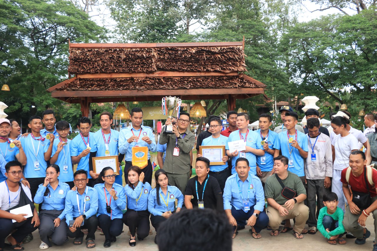 កម្មវិធី “ប្រណាំងទូកមិត្តភាពសៀមរាបផ្ទះខ្ញុំ” បានបញ្ចប់ក្រោម​ស្នាមញញឹម